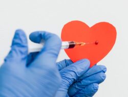 Kenapa Jantung Berdebar saat Istirahat? 5 Penyebab Medis yang Harus Anda Ketahui…