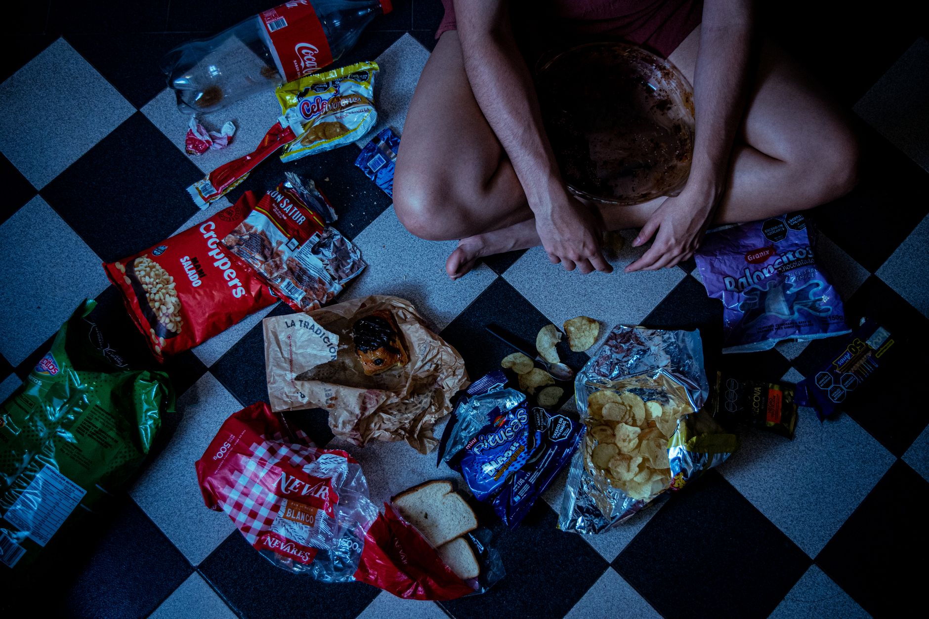 Makan emosional dapat berdampak negatif pada kesehatan fisik dan mental.
